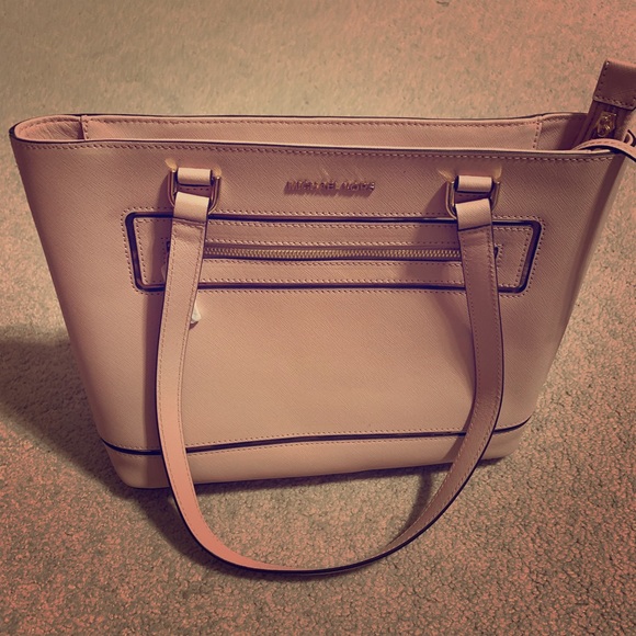 Michael Kors Handbags - Michael Kors small purse